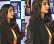 Watch: Sonam Kapoor&#39;s Hot Expose At Award FunctionsnnActress Sonam Kapoor is called a &#39;fashionista&#39; because of her amazing fashion and style sense. However, in some of the recent award functions, the &#39;Prem Ratan Dhan Payo