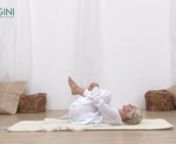 Ett mjukt och enkelt yogapass med fokus på andning och avslappning. nnOm du känner att du vill bli lugn och hamna i ett avslappnat tillstånd så gör detta yogapass.nDet balanserar dig på djupet och ökar även din lungkapacitet.nnLäs mer och prenumerera på www.yoginilindaklang.se
