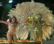 Als die 3 großen Karnevalshochburgen gelten die Städte Rio de Janeiro, Salvador da Bahia und Olinda-Recife. Die weltweit größte Berühmtheit hat der von Rio erlangt, der jedes Jahr hunderttausende Besucher aus Brasilien und dem Ausland anlockt. Der größte Karneval Brasiliens und somit auch der ganzen Welt ist jedoch der in Salvador. nnEnglishn----------- nAn important part of the Brazilian Carnival takes place in the Rio Carnival, with samba schools parading in the Sambadrome (