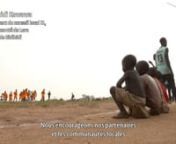 Les conflits persistants au Soudan du Sud ont poussé plus de 850 000 personnes à trouver refuge dans le pays. Chaque ménage y bénéficie d’un petit lopin de terre. Mais celui-ci est souvent difficile à cultiver. L’aide humanitaire, qui prend notamment la forme de distributions de denrées alimentaires, ne cesse de s’amoindrir, ce qui entraîne des conflits dans le camp ainsi qu’avec la population locale ougandaise. L’EPER travaille donc d’une part à l’amélioration de la