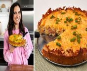 This crispy, golden, hash brown crust is a game changer for your next quiche. In this video, Nicole shows you her recipe for a Hash Brown Crusted Quiche that’s creamy on the inside and crusty on the outside. Making the hash brown crust is simple, with the dish using frozen hash browns mixed together with egg, spices, and butter. After the crust has baked, add in the quiche mixture and allow it to cook and set in place. With an abundance of texture and taste, this quiche is perfect for breakfast, lunch, or dinner!