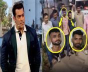 बॉलीवुड सुपरस्टार सलमान खान के घर के बाहर फायरिंग करने वाले दो आरोपियों को गिरफ्तार कर लिया गया है. मुंबई क्राइम ब्रांच ने मंगलवार को बताया कि दोनों आरोपियों को गुजरात के भुज जिले से गिरफ्तार किया गया है &#60;br/&#62; &#60;br/&#62;Two accused who opened fire outside the house of Bollywood superstar Salman Khan have been arrested. Mumbai Crime Branch said on Tuesday (April 16) that both the accused have been arrested from Bhuj district of Gujarat. &#60;br/&#62; &#60;br/&#62;#SalmanKhanHouseFiringUpdate, #SalmanKhanShooterArrested, #SalmanKhanHouseFiringShooterArrested, #SalmanKhanLatestNews&#60;br/&#62;~PR.266~ED.118~