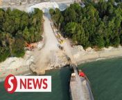 The Environmental Activists Society (Kuasa) said the turtle landing site at the Pasir Panjang beach in Segari, Perak is being threatened by silica sand mining activities.&#60;br/&#62;&#60;br/&#62;Read more at https://tinyurl.com/mwar45s6 &#60;br/&#62;&#60;br/&#62;WATCH MORE: https://thestartv.com/c/news&#60;br/&#62;SUBSCRIBE: https://cutt.ly/TheStar&#60;br/&#62;LIKE: https://fb.com/TheStarOnline