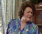 Hyacinth is anxious that her neighbors view the arrival of her new suite, proudly boasting that it&#39;s an exact replica of one at Sandringham House, but the rest of the family conduct themselves rather less than regally.