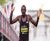 London Marathon 2024: Kenya’s Munyao won as British runner Cairess made the podium in third place.Source: BBC