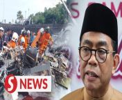 An investigation board will be set up to determine the cause of the two naval helicopters that crashed during training at the Royal Malaysian Navy (TLDM) stadium in Lumut, Perak, earlier Tuesday (April 23).&#60;br/&#62;&#60;br/&#62;Defence Minister Datuk Seri Mohamed Khaled Nordin said this before rushing off from the press conference at the Kementah military camp.&#60;br/&#62;&#60;br/&#62;Read more at https://tinyurl.com/yrse3bw9&#60;br/&#62;&#60;br/&#62;WATCH MORE: https://thestartv.com/c/news&#60;br/&#62;SUBSCRIBE: https://cutt.ly/TheStar&#60;br/&#62;LIKE: https://fb.com/TheStarOnline