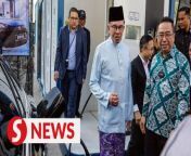 Prime Minister Datuk Seri Anwar Ibrahim, who had the opportunity to ride a hydrogen fuel cell vehicle with Science, Technology and Innovation Minister Chang Lih Kang on Monday (April 1), was clearly fascinated with the hydrogen-powered vehicle, which he said was quieter than a petrol car.&#60;br/&#62;&#60;br/&#62;Read more at https://tinyurl.com/nhz2euut &#60;br/&#62;&#60;br/&#62;WATCH MORE: https://thestartv.com/c/news&#60;br/&#62;SUBSCRIBE: https://cutt.ly/TheStar&#60;br/&#62;LIKE: https://fb.com/TheStarOnline