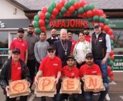 Watch as the Mayor of Sleaford creates his own pizza while opening the new Papa Johns franchise in town!