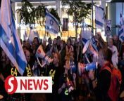 Thousands of Israelis in Tel Aviv took part in a protest against Prime Minister Benjamin Netanyahu on Saturday (March 9) and called for a change in administration.&#60;br/&#62;&#60;br/&#62;WATCH MORE: https://thestartv.com/c/news&#60;br/&#62;SUBSCRIBE: https://cutt.ly/TheStar&#60;br/&#62;LIKE: https://fb.com/TheStarOnline