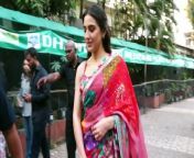 Sara Ali Khan dressed up in colourful saree and paired with it a beautiful multicolour handbag at the promotional event of Ae Watan Mere Watan.