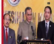 Datuk Seri Dr Dzulkefly Ahmad was rushed to the hospital on Wednesday (March 13) morning, says the Health Ministry.&#60;br/&#62;&#60;br/&#62;The Health Minister is suspected to be suffering from renal colic.&#60;br/&#62;&#60;br/&#62;Read more at https://tinyurl.com/55cdycnv &#60;br/&#62;&#60;br/&#62;WATCH MORE: https://thestartv.com/c/news&#60;br/&#62;SUBSCRIBE: https://cutt.ly/TheStar&#60;br/&#62;LIKE: https://fb.com/TheStarOnline