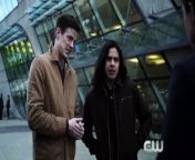 With only 24 hours left until Savitar murders Iris (Candice Patton), Barry (Grant Gustin) struggles to save the woman