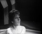 Helen Reddy sings &#92;