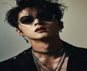 Prompt Midjourney : A handsome Korean male star wearing sunglasses, cool, jewelry --ar 3:4 --v 6.0