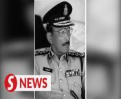 Former Inspector-General of Police Tun Hanif Omar passed away on Saturday (April 20).&#60;br/&#62;&#60;br/&#62;The announcement of Hanif&#39;s death was made by his son Abdul Rahmat Omar Mohamed Haniff in a Facebook post, in which he said his father passed away at about 2.15am&#60;br/&#62;&#60;br/&#62;Read more at https://tinyurl.com/brn7p45j&#60;br/&#62;&#60;br/&#62;WATCH MORE: https://thestartv.com/c/news&#60;br/&#62;SUBSCRIBE: https://cutt.ly/TheStar&#60;br/&#62;LIKE: https://fb.com/TheStarOnline