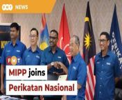 MIPP president P Punithan thanks PN leaders for accepting the party.&#60;br/&#62;&#60;br/&#62;Read More: https://www.freemalaysiatoday.com/category/nation/2024/04/22/mipp-joins-perikatan-nasional/&#60;br/&#62;&#60;br/&#62;Laporan Lanjut: https://www.freemalaysiatoday.com/category/bahasa/tempatan/2024/04/22/mipp-diterima-sertai-pn/&#60;br/&#62;&#60;br/&#62;Free Malaysia Today is an independent, bi-lingual news portal with a focus on Malaysian current affairs.&#60;br/&#62;&#60;br/&#62;Subscribe to our channel - http://bit.ly/2Qo08ry&#60;br/&#62;------------------------------------------------------------------------------------------------------------------------------------------------------&#60;br/&#62;Check us out at https://www.freemalaysiatoday.com&#60;br/&#62;Follow FMT on Facebook: https://bit.ly/49JJoo5&#60;br/&#62;Follow FMT on Dailymotion: https://bit.ly/2WGITHM&#60;br/&#62;Follow FMT on X: https://bit.ly/48zARSW &#60;br/&#62;Follow FMT on Instagram: https://bit.ly/48Cq76h&#60;br/&#62;Follow FMT on TikTok : https://bit.ly/3uKuQFp&#60;br/&#62;Follow FMT Berita on TikTok: https://bit.ly/48vpnQG &#60;br/&#62;Follow FMT Telegram - https://bit.ly/42VyzMX&#60;br/&#62;Follow FMT LinkedIn - https://bit.ly/42YytEb&#60;br/&#62;Follow FMT Lifestyle on Instagram: https://bit.ly/42WrsUj&#60;br/&#62;Follow FMT on WhatsApp: https://bit.ly/49GMbxW &#60;br/&#62;------------------------------------------------------------------------------------------------------------------------------------------------------&#60;br/&#62;Download FMT News App:&#60;br/&#62;Google Play – http://bit.ly/2YSuV46&#60;br/&#62;App Store – https://apple.co/2HNH7gZ&#60;br/&#62;Huawei AppGallery - https://bit.ly/2D2OpNP&#60;br/&#62;&#60;br/&#62;#FMTNews #MIPP #PerikatanNasional #MalaysianIndianPeoplesParty