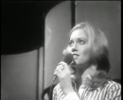 Olivia Newton-John sings &#92;