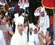 TV Actress Arti Singh is all set to tie the knot with Business Dipak Chauhan At Iskcon Temple, Juhu. In the Video, Krushna Abhishek, Kashmera Shah grand entry at the wedding venue with kids impresses fans. Arti Singh Wedding: Dulhe Raja Dipak Chauhan With Baraati Dance Full Video.. &#60;br/&#62; &#60;br/&#62;#artisinghweddingvideo #artisinghhusbandentryvideo #artisinghbaraativideo #dipakchauhanbaraatdance &#60;br/&#62;~PR.111~ED.284~