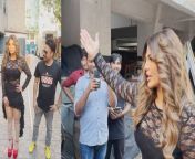 Drama Queen Rakhi Sawant&#39;s most Funny and Hillarious Video with Paps goes Viral on Social Media.Watch Out &#60;br/&#62; &#60;br/&#62;#RakhiSawant #RakhiViralVideo #RakhiSpotted&#60;br/&#62;~PR.128~ED.141~