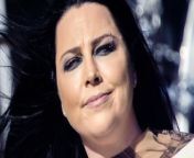 A childhood friendship turned sour, a serious headbanging injury, and a few surprise phone calls. Her band Evanescence has enjoyed world-wide success over the years, but lead singer Amy Lee&#39;s former bandmates have had a lot to say about her.
