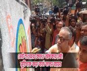 After becoming BJP&#39;s candidate from North Kolkata, Tapas Roy has embarked on a vigorous campaign. He was also seen participating in wall writing on this day&#60;br/&#62;~ED.1~